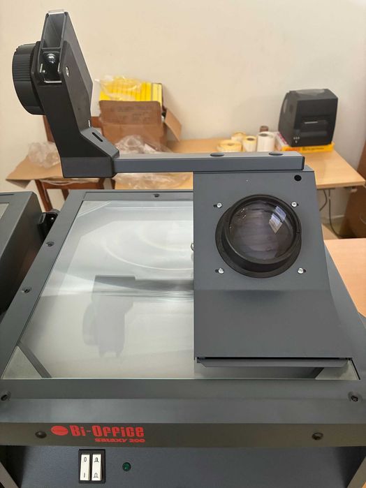 Retroprojetor de folhas de acetato - Qtd. 2 Und.