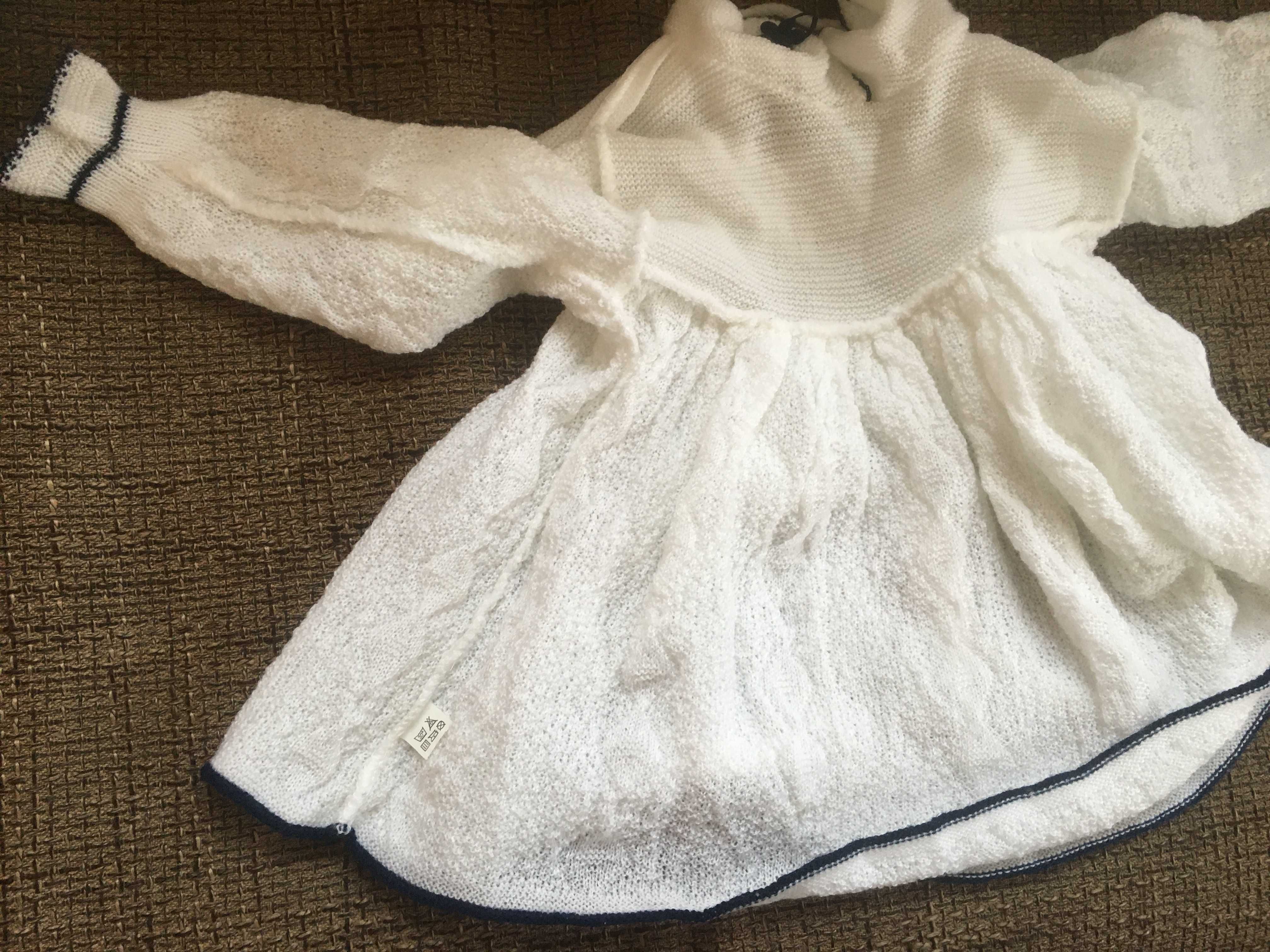 Sukienka sweterkowa biała z kołnierzykiem ok. 80-92 roczek