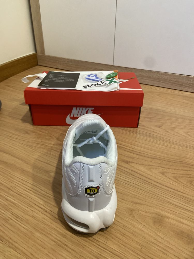 Nike Air Max Plus TN brancas