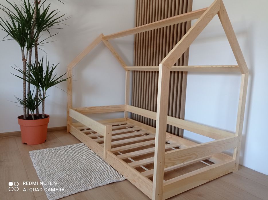 160x80 Łóżko domek naturalna sosna - stelaż gratis