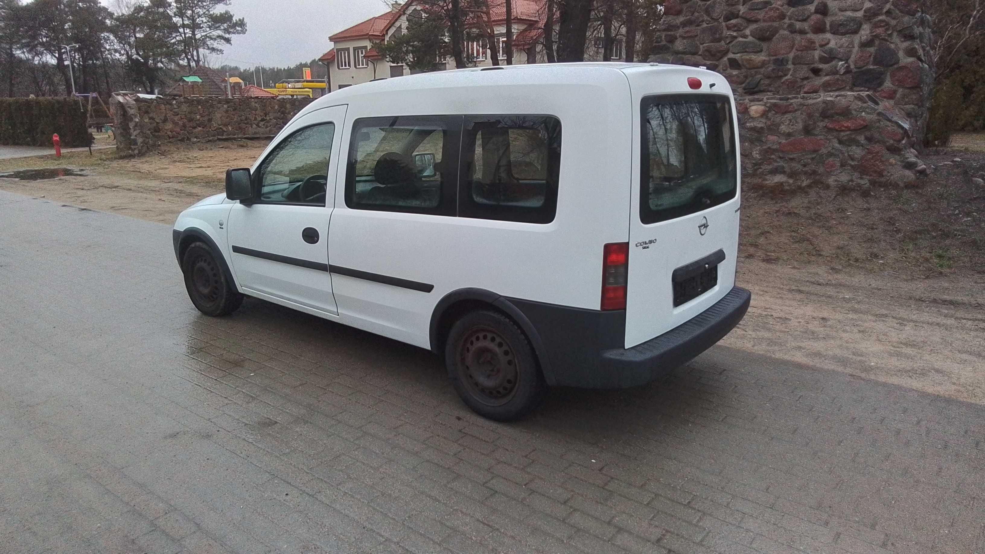 Opel combo 1.6 benzyna cng osobowy stan bdb