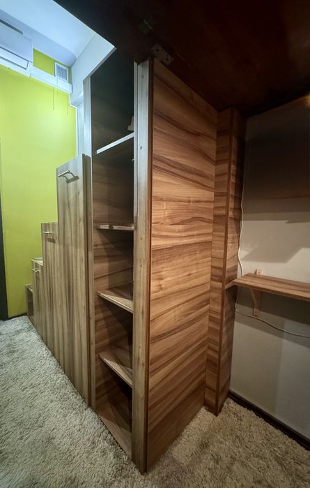 Łóżko piętrowe antresola wykonane z drewna wraz z schodami i biurkiem