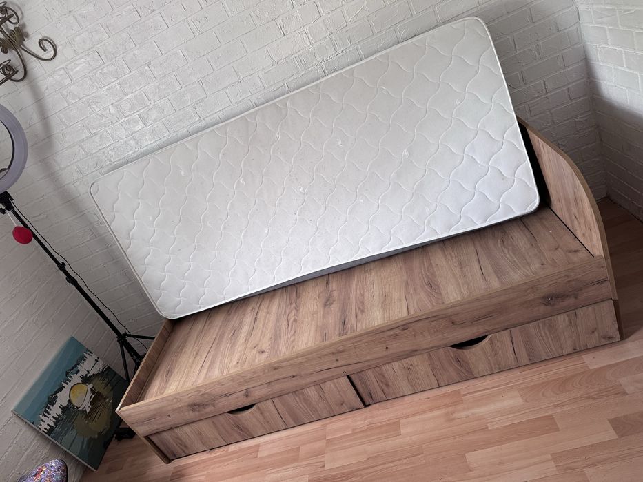 Кровать  дсп + матрас  90х190.