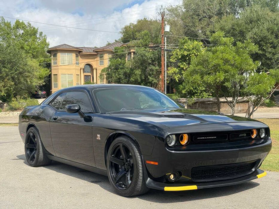 Dodge Challenger      2016