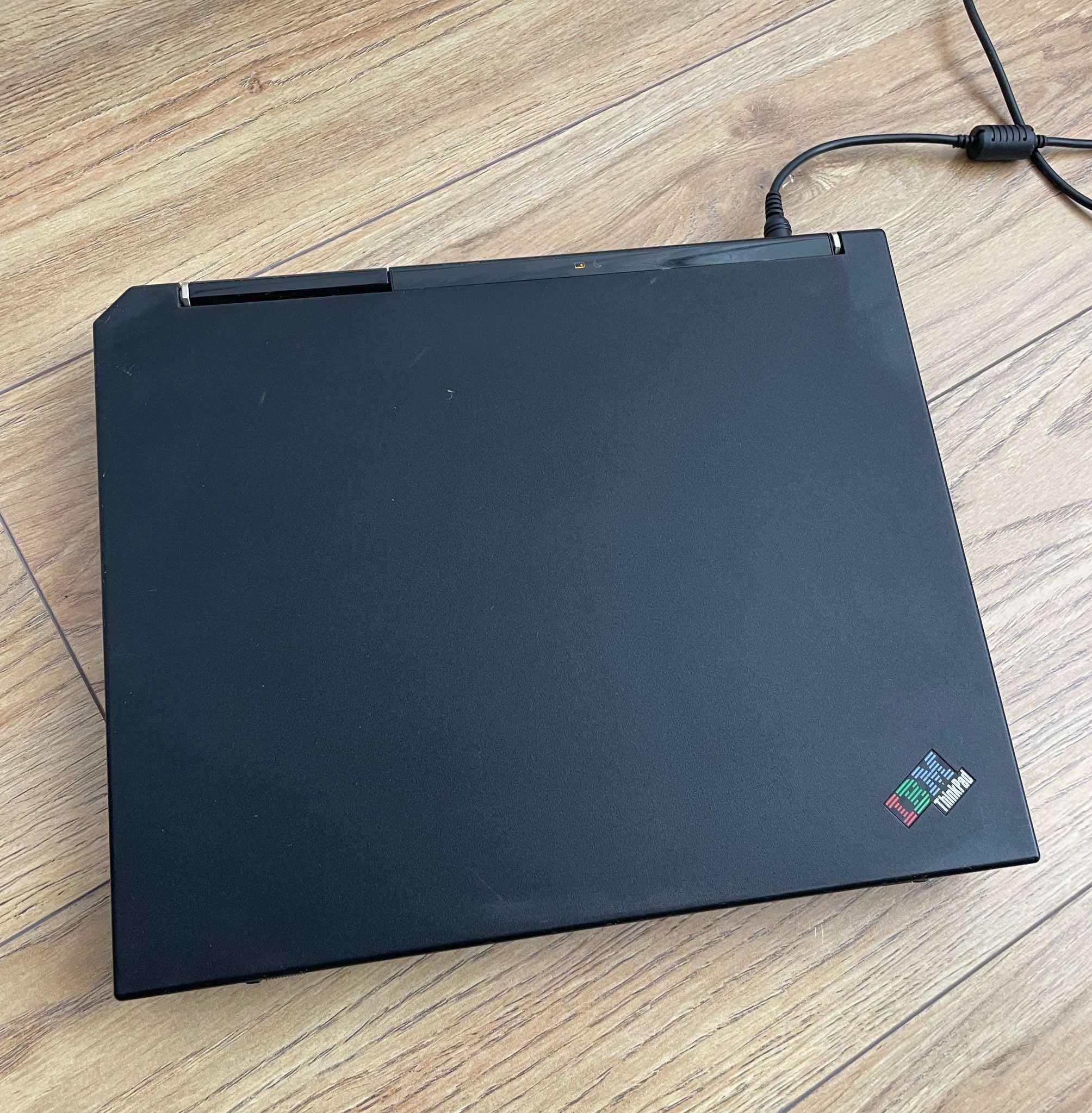 Laptop Retro Vintage IBM ThinkPad R30 Model 2656