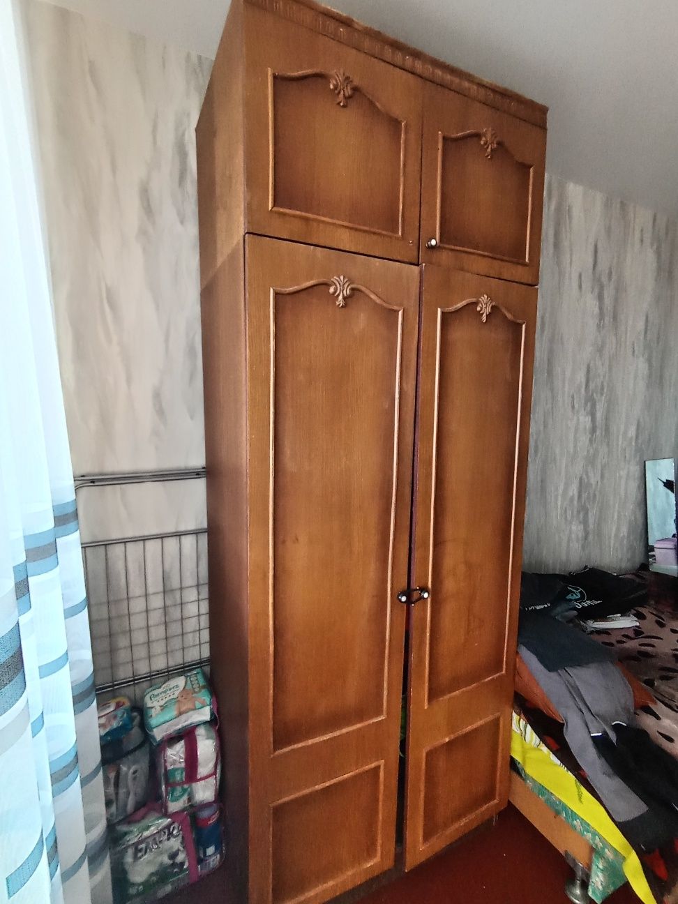 Продам дві шафи.