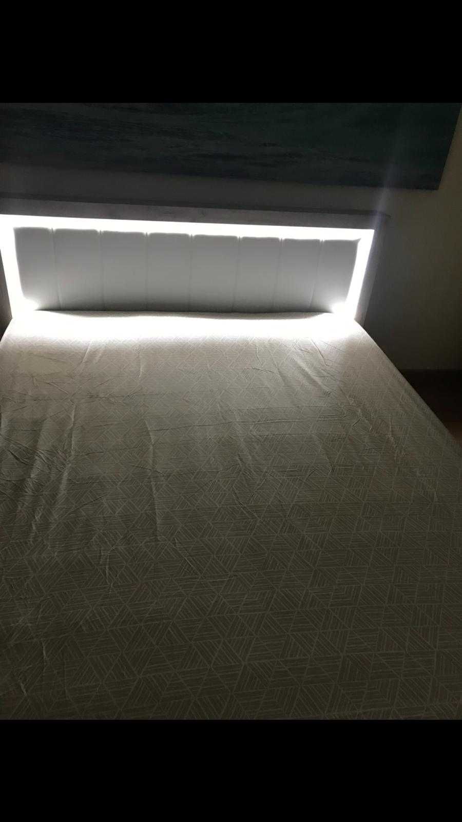 Cama King como nova sem colchão