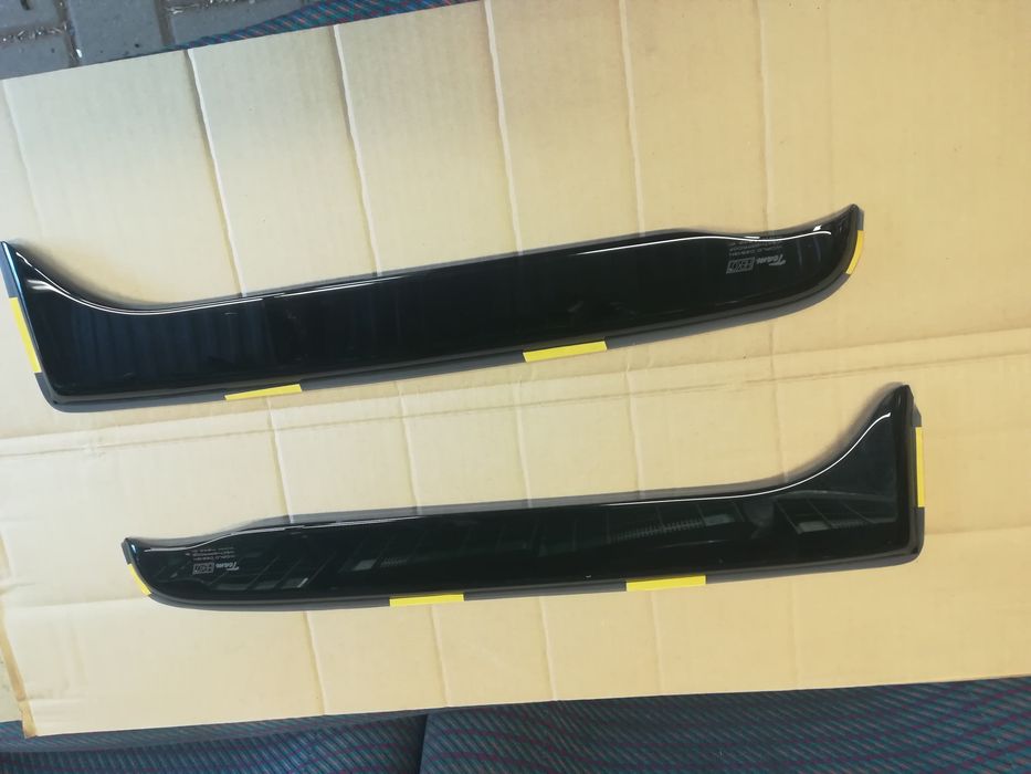 Fiat 126p Daszki owiewki szyb bocznych do starego typu Fiata 126p