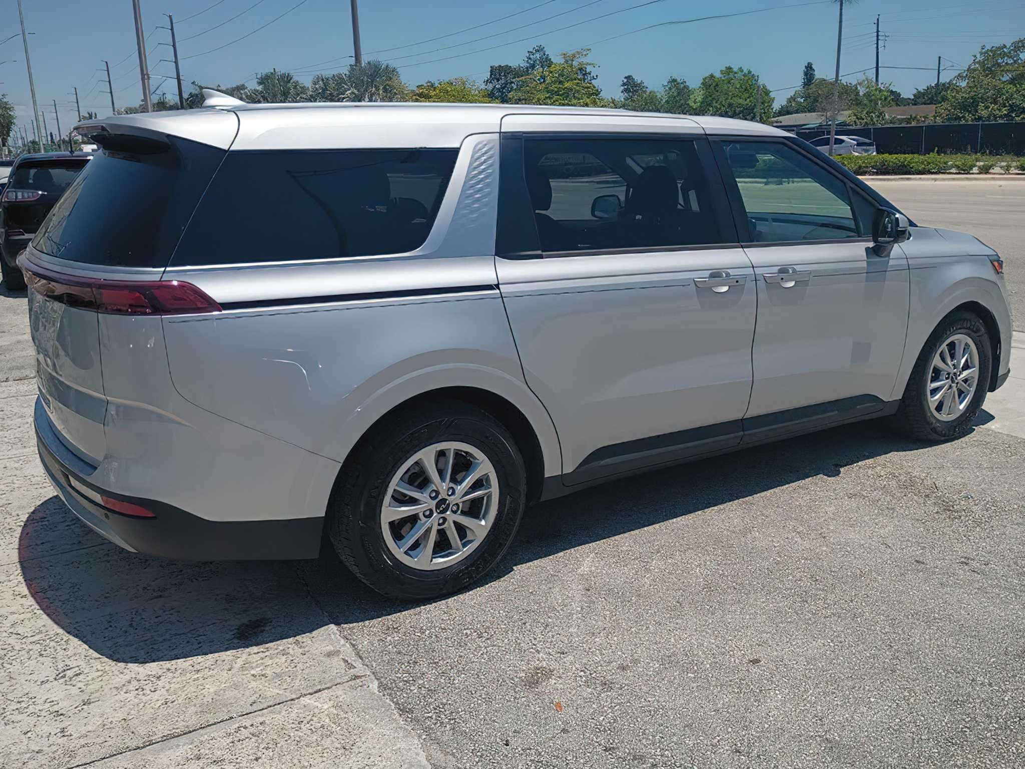 Kia Carnival LX 2022