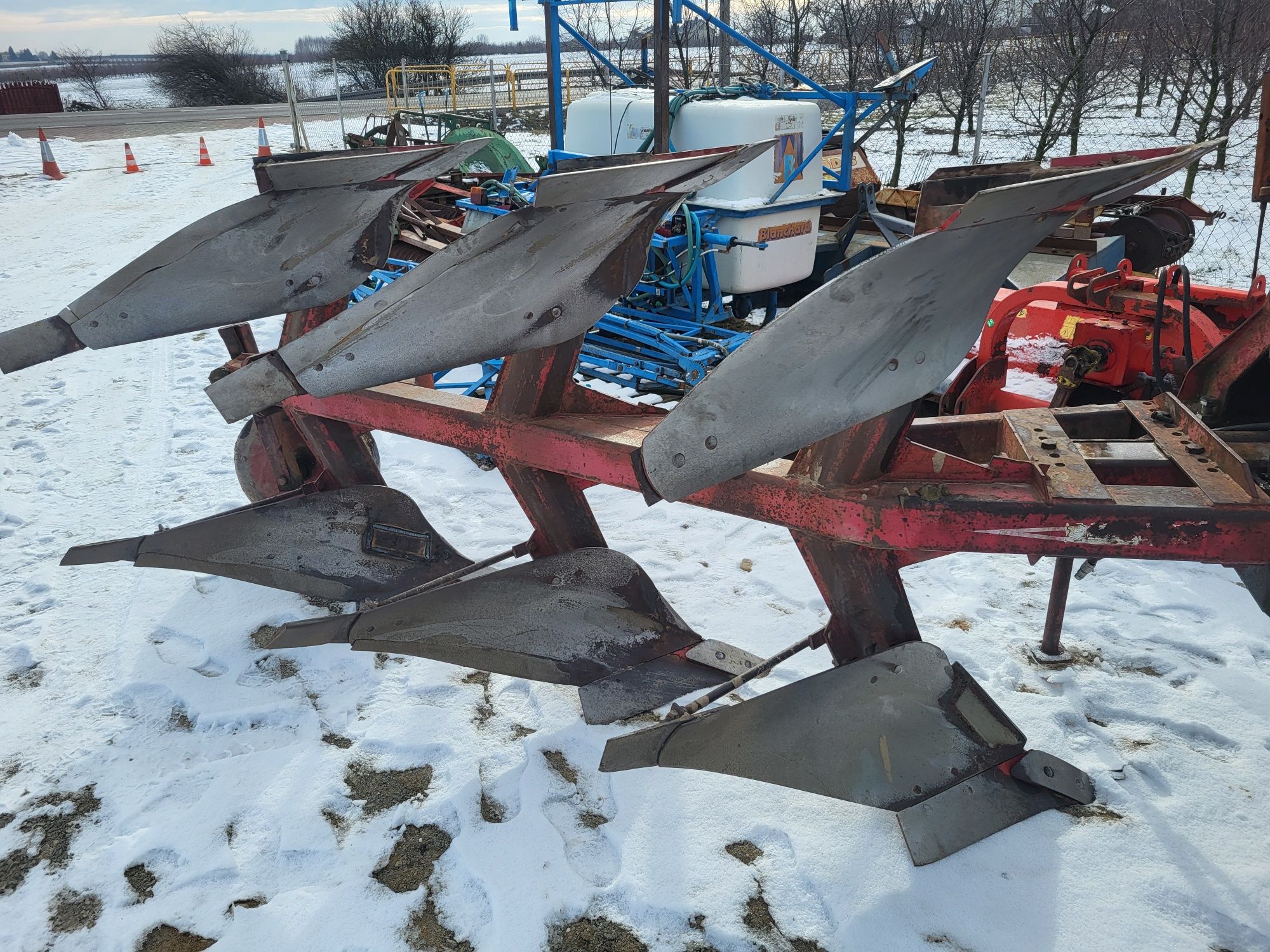 Pług 3 skibowy obrotowy Noud