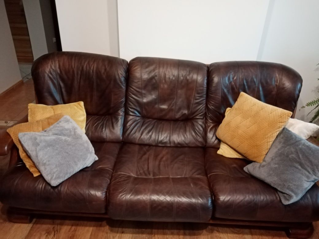 Wypoczynek skórzany - Skórzana sofa + 2 fotele na dębowej ramie