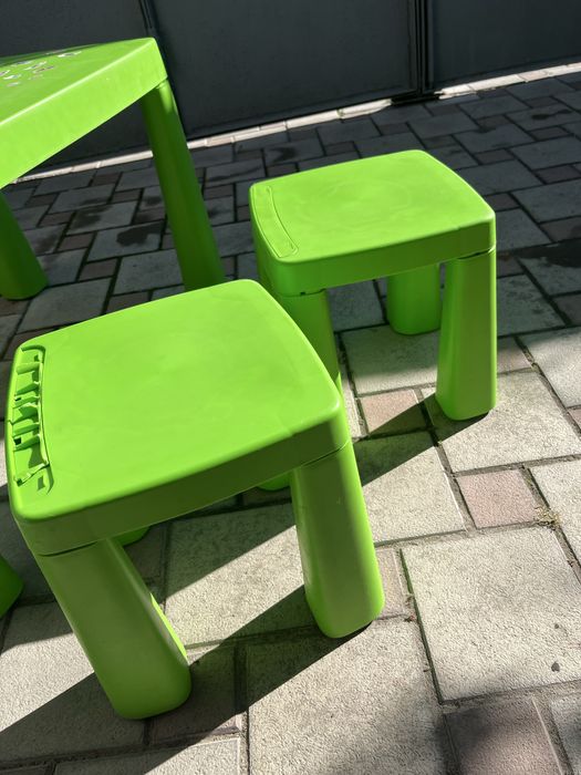 Дитячий стол і стільці