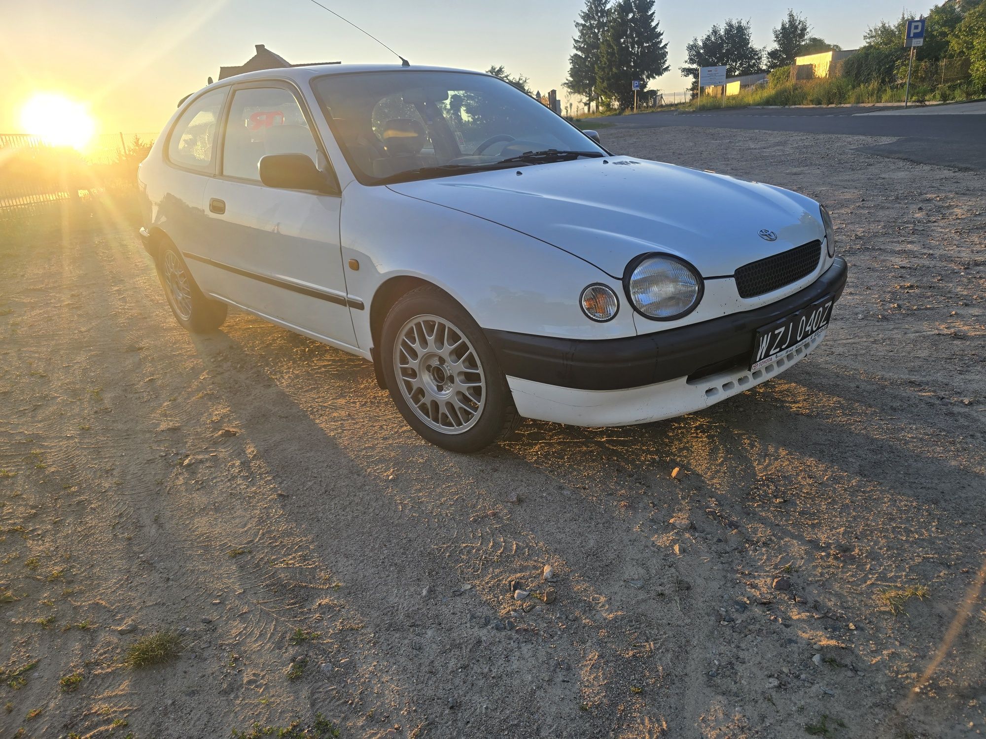 Toyota Corolla e11 czarne blachy gwint