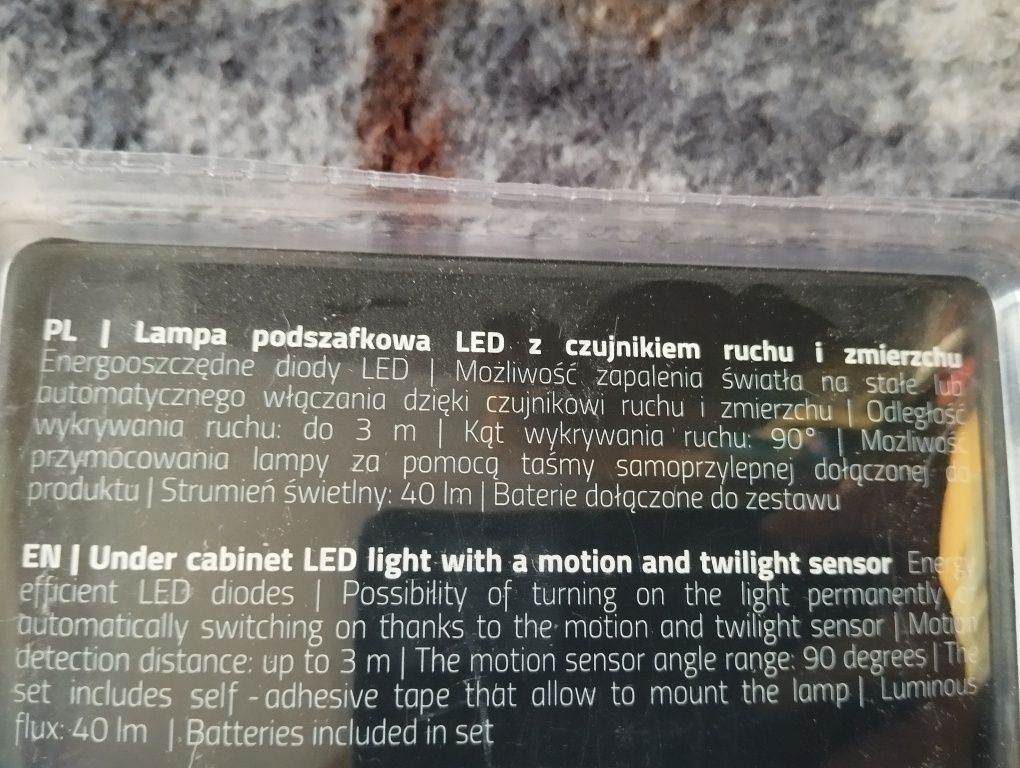 Lampka podszafkowa LED z czujnikiem ruchu i zmierzchu Nowa
