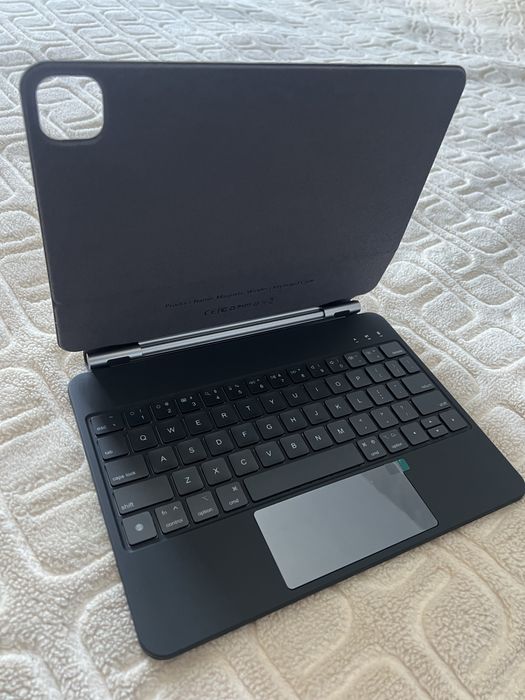 Чехол з клавіатурою для ipad pro 11 2024