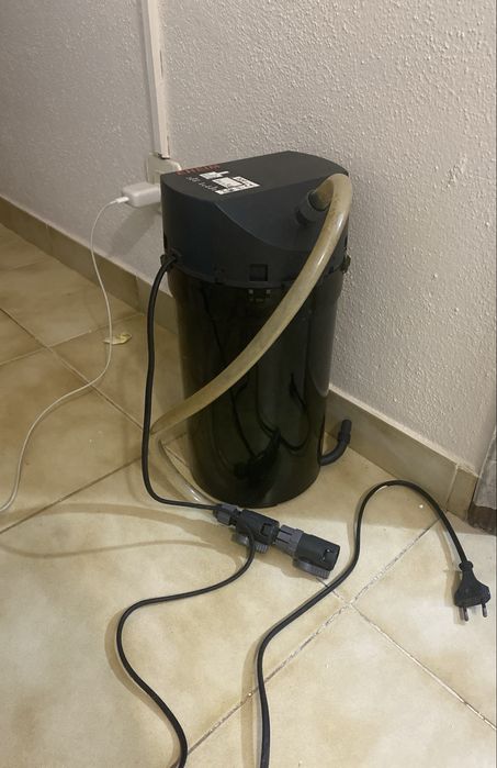 terrário e aquário com filtro de limpeza de água