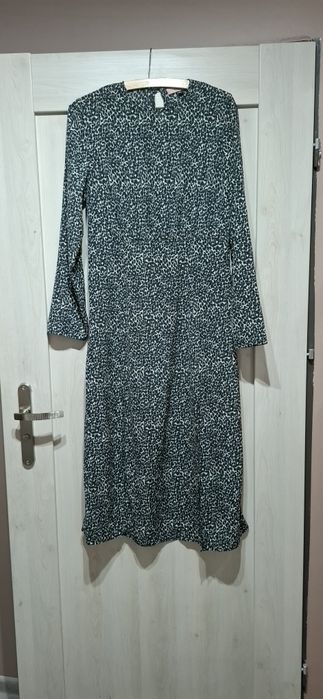 Sukienka luźna z rozcięciami