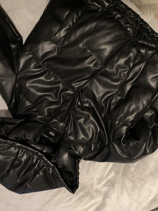 Курточка пуховик чорний