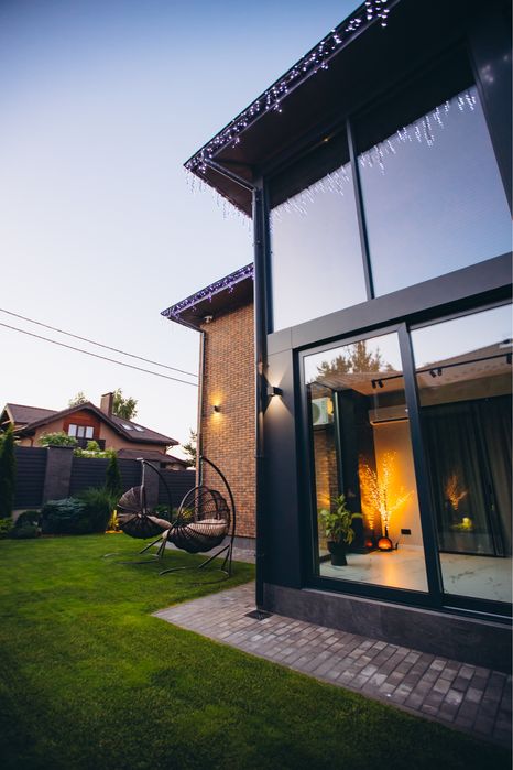 Повністю АВТОНОМНИЙ Дизайнерський будинок в закритому КМ біля Києва !