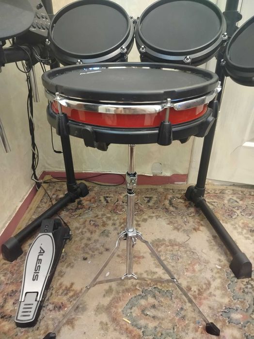 Электронные барабаны Alesis Turbo Mesh Kit 12" Crimson snare + стойка