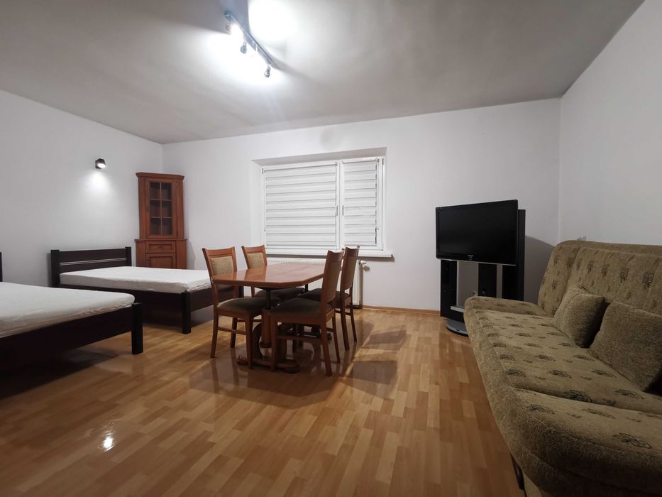 Wynajmę dom wolnostojący piętrowy.