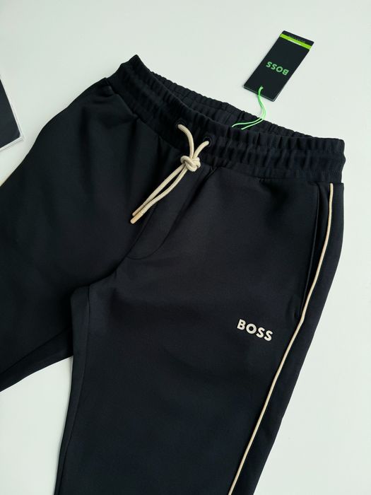 Костюм чорний Boss