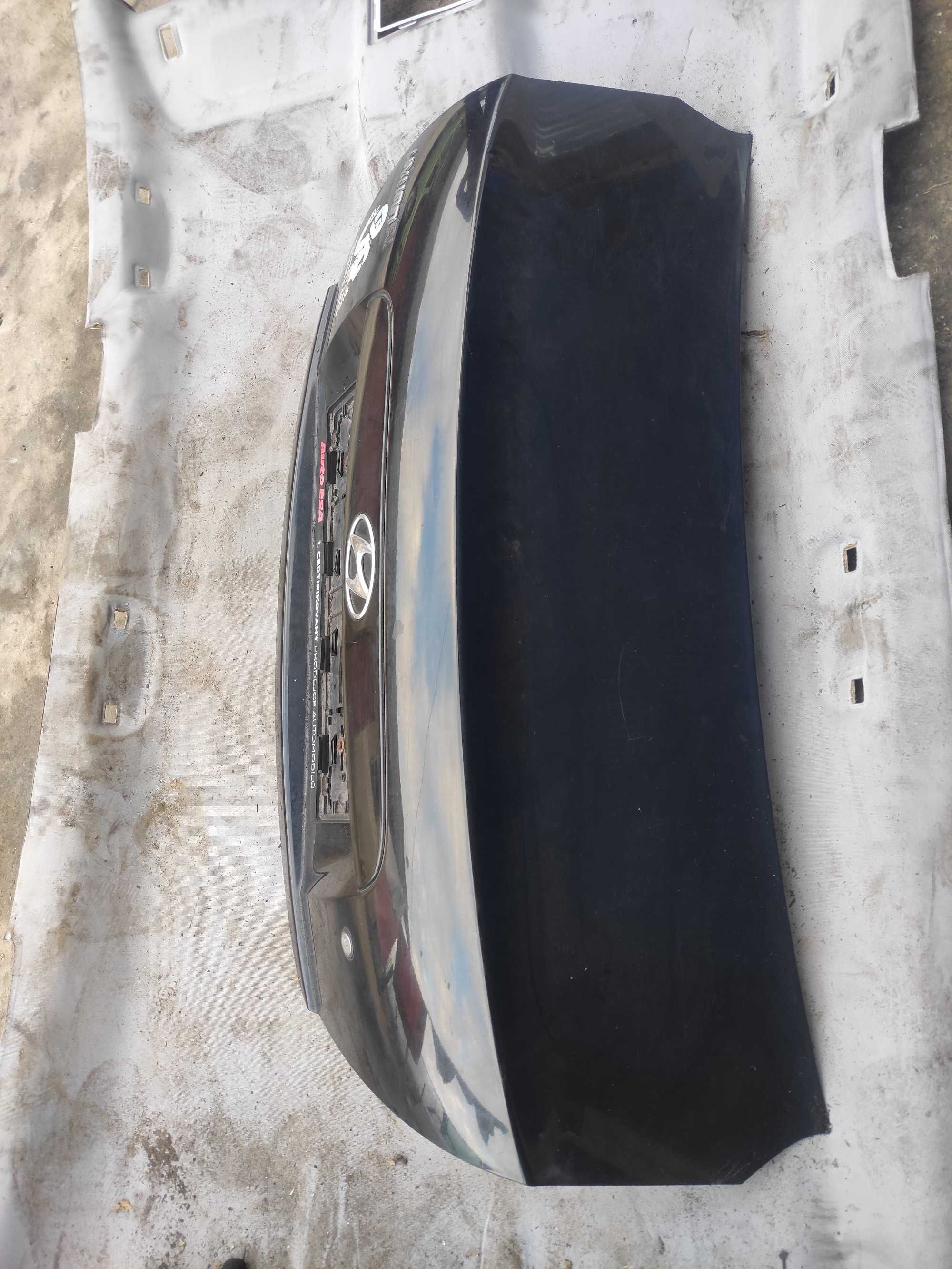 Кришка багажника Hyundai Accent 3 ляда Хюндай акцент 692000P010 кляпа