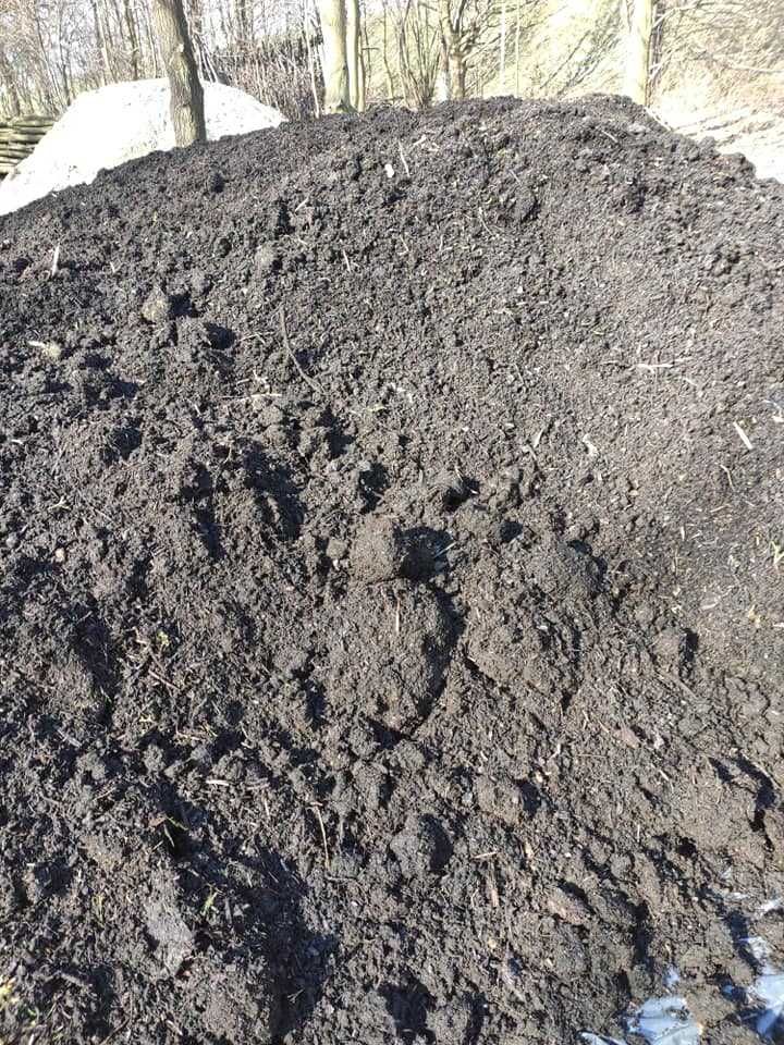 Kompost ziemia ogrodowa nawóz pod uprawy wzbogaca glebę towar premium