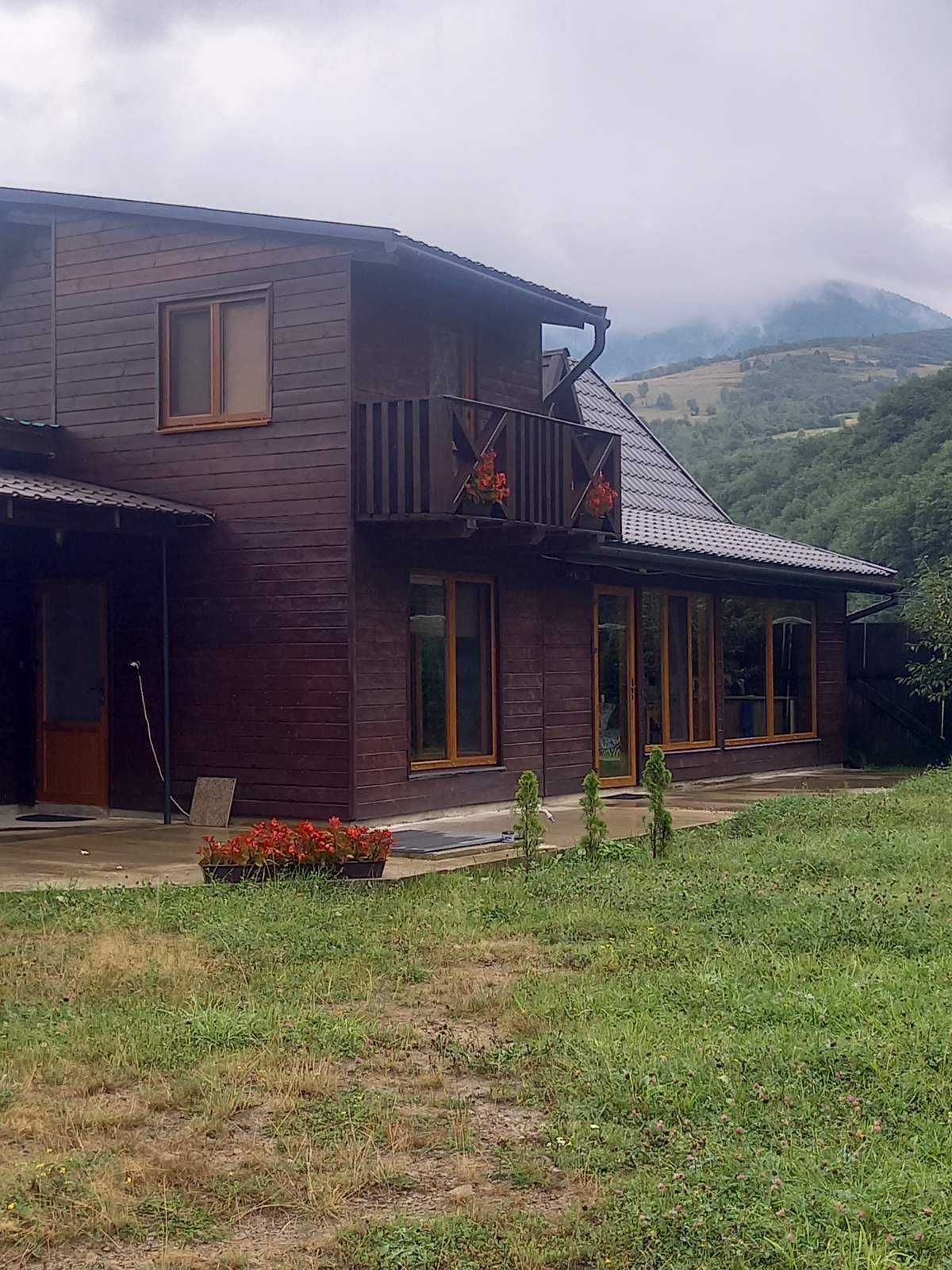 Відпочинок у Карпатах Котедж "Світлана"