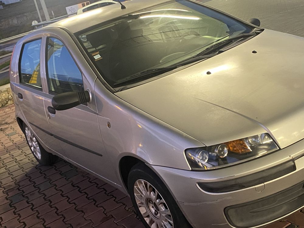 Fiat Punto 2004 com inspecao ate 2025