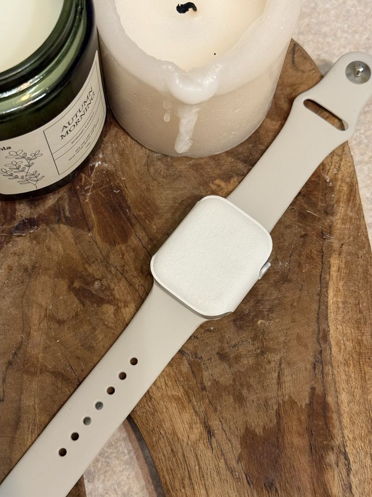 Nowy Apple Watch Series 9 41 mm GPS – Srebrny z kremowym paskiem
