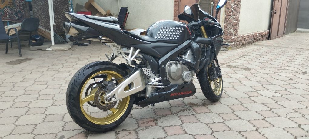 Продам или обменяю на авто Хонда сбр 600rr