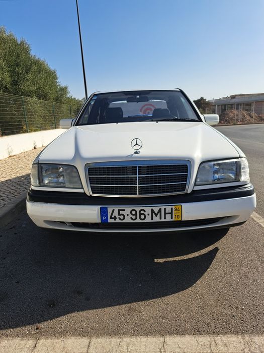 Vendo Mercedes Benz  C220 diesel em bom estado geralm