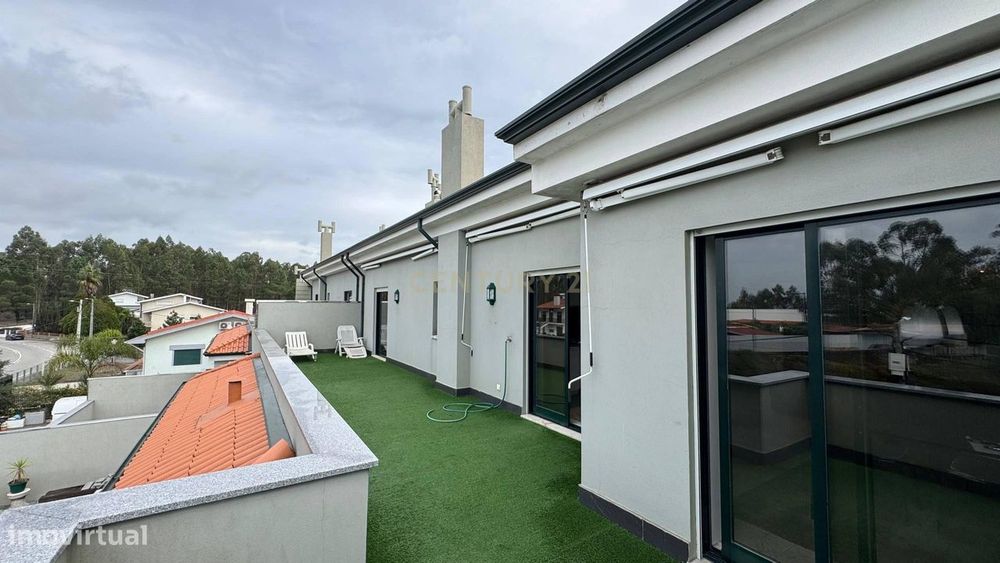 Apartamento T3 com terraço para arrendamento - Lobão