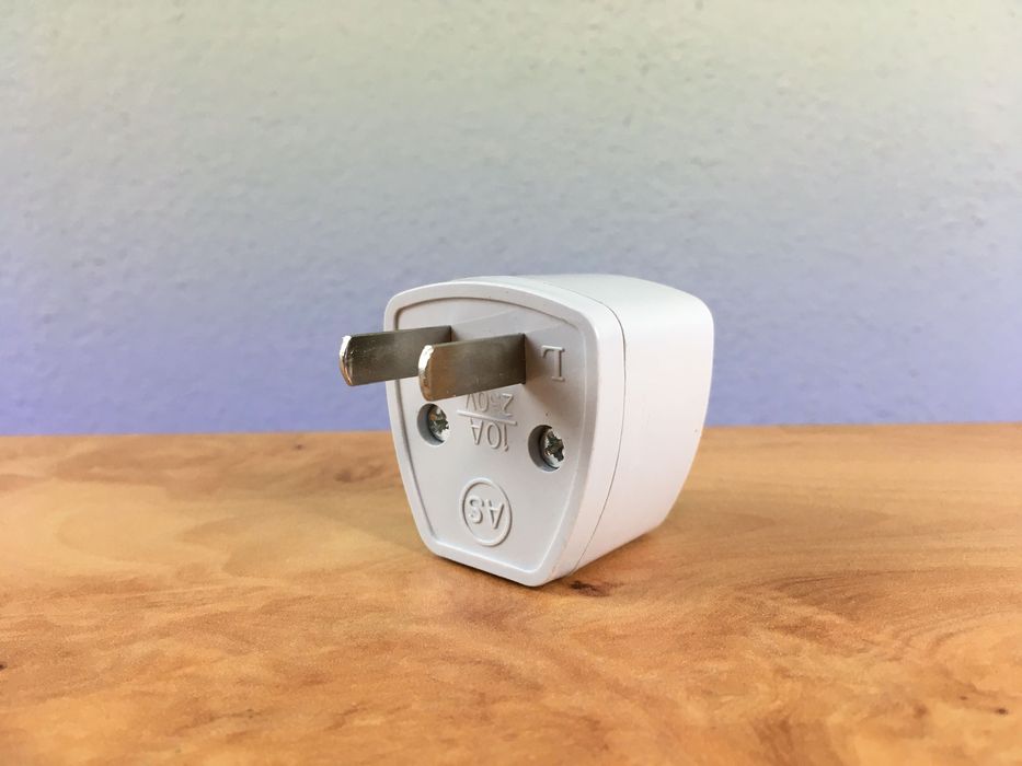Adaptador p/ tomada US/EU **novo**