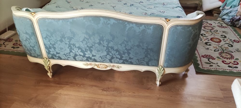 Łóżko w stylu francuskim, tapicerowane