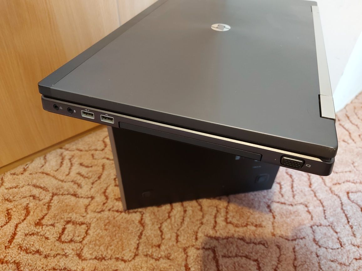 HP Elitebook 8760w 17"