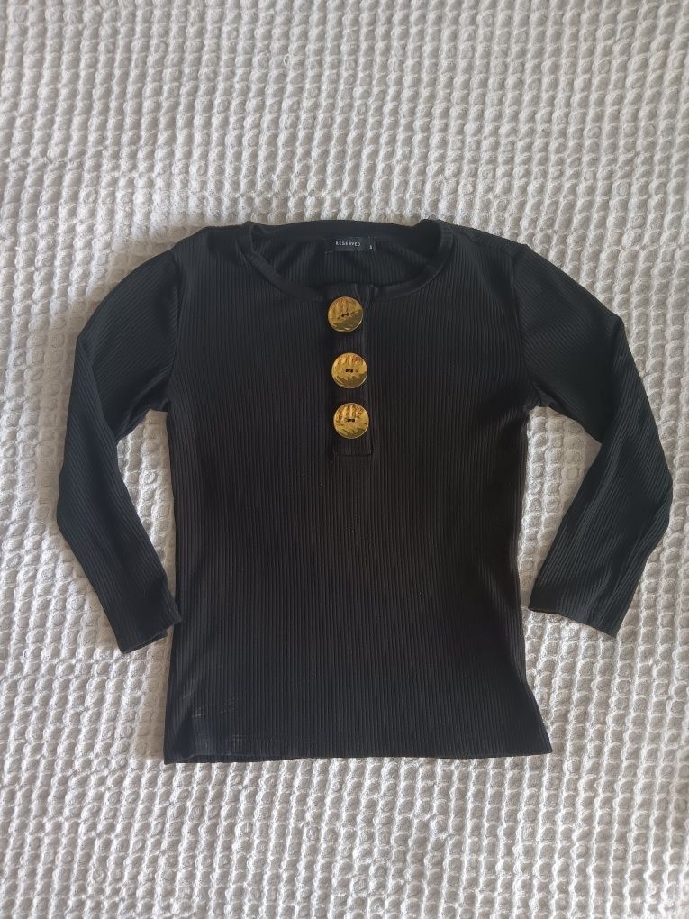 Czarna bluzka ze złotymi guzikami Reserved