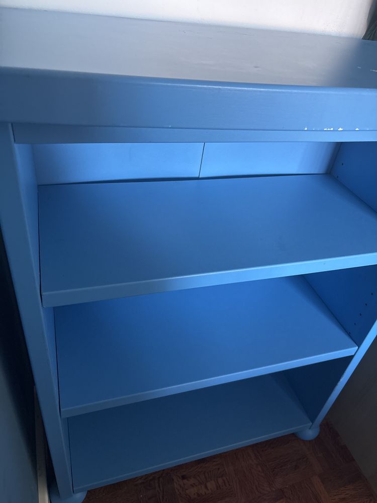 Móvel prateleiras quarto menino