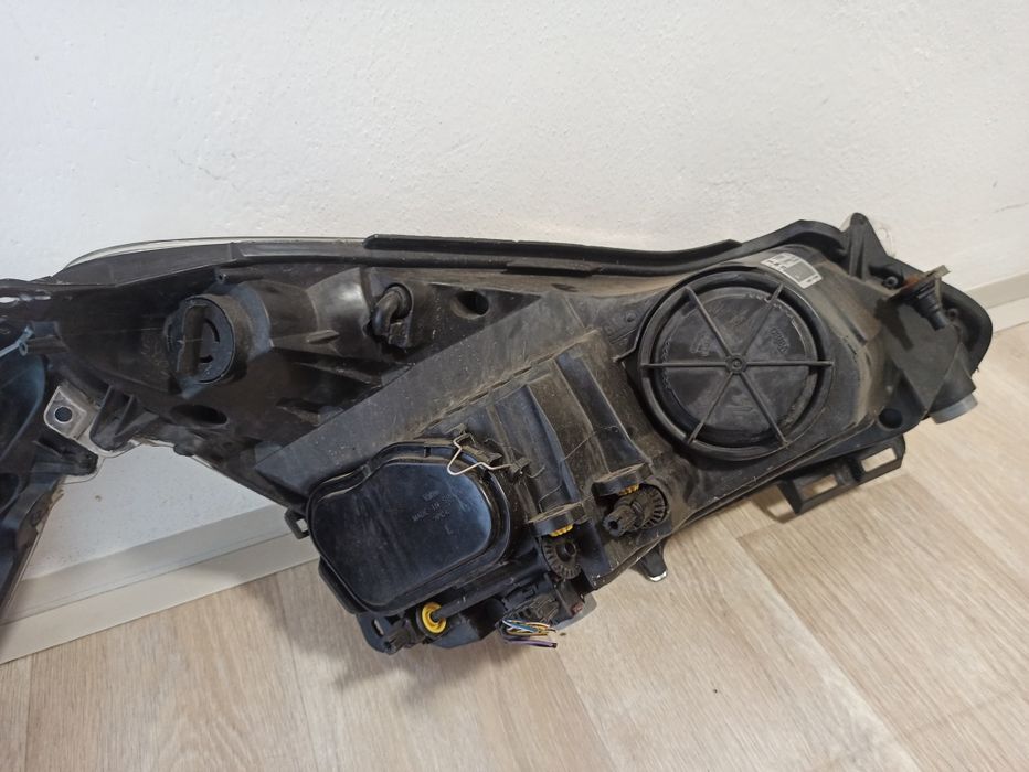 Фари Opel Corsa D Valeo