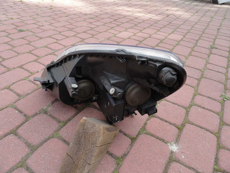 Opel Zafira B Reflektor prawy H7+H1 08-14