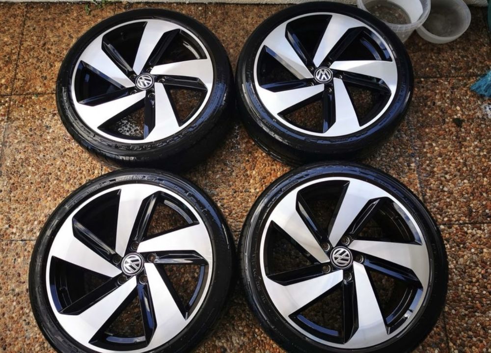 Jantes ORIGINAIS VW Golf GTI c/pneus semi novos!