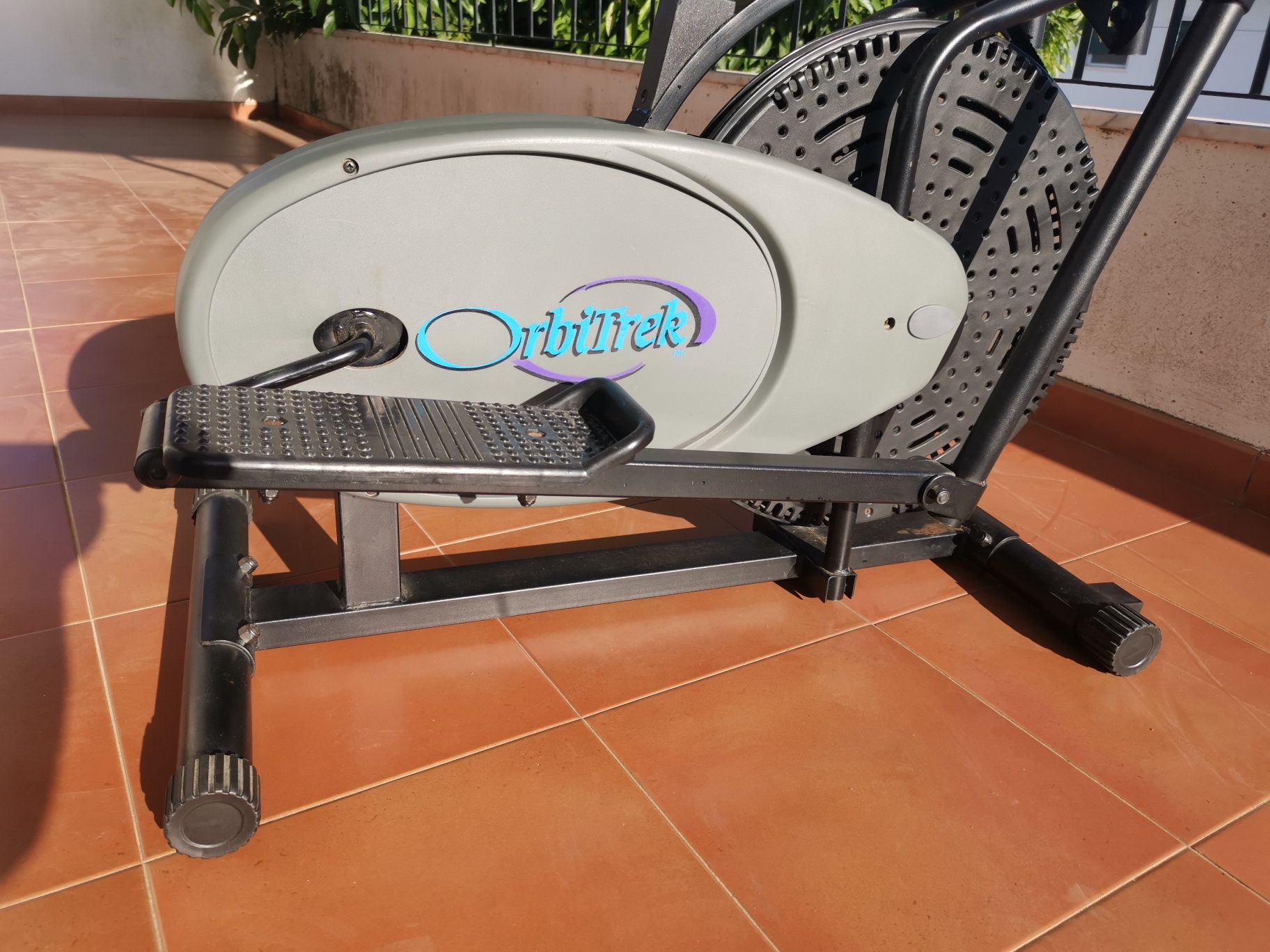 Máquina elíptica Orbitrek - exercício físico