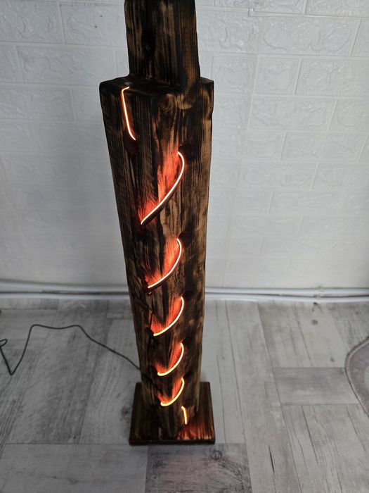 Lampa z starej belki