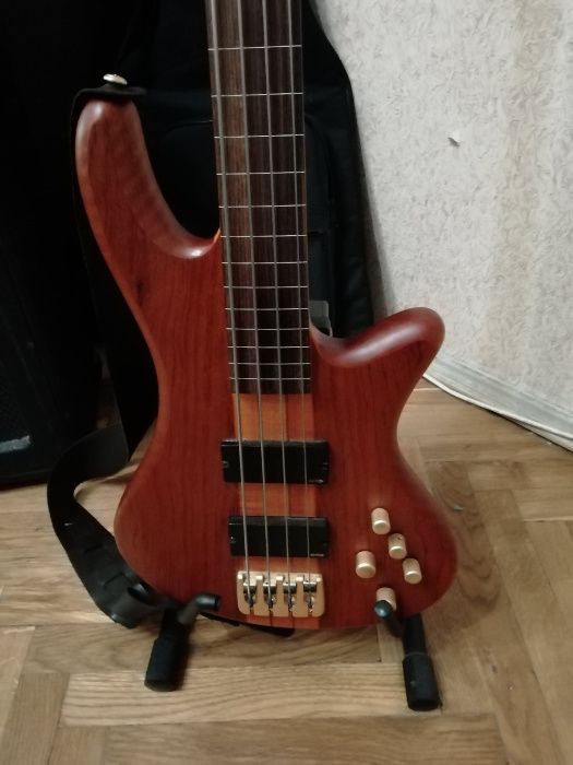 Безладовая бас-гитара Schecter Stiletto Studio-4 FL HSN