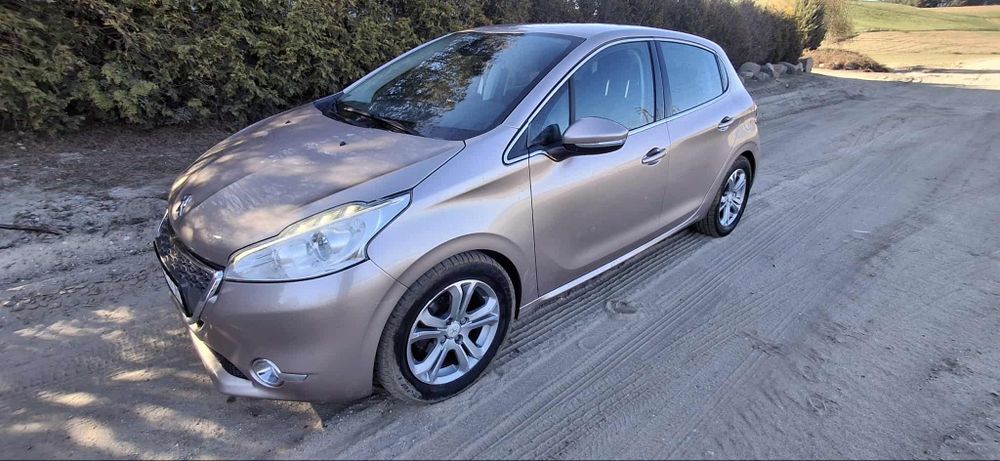 Peugeot 208 benzyna