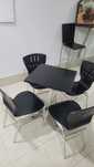 Conjunto 4 cadeiras e uma mesa
