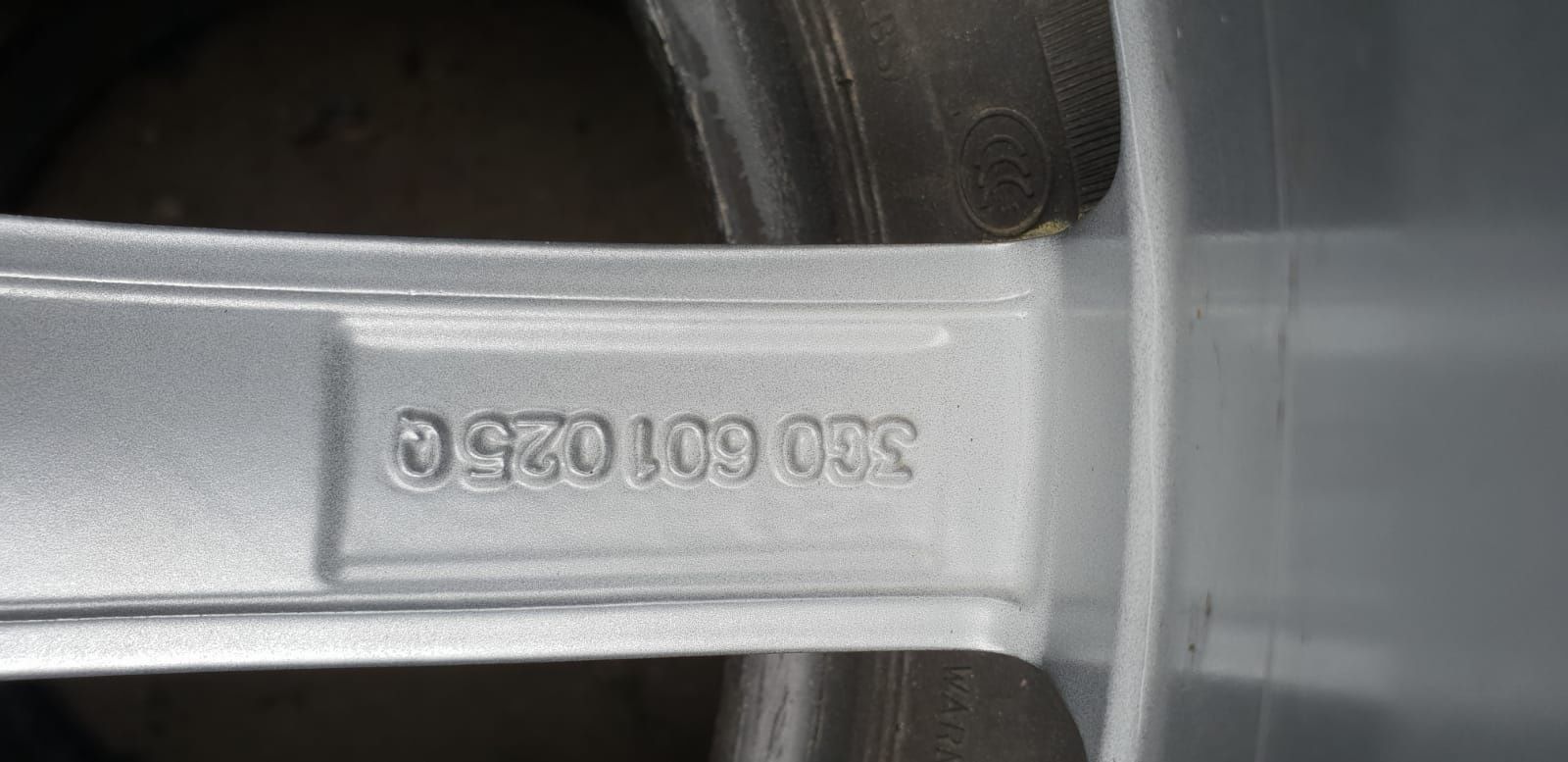 Alufelgi 18" Volkswagen 5x112 Monterey grafitowe oryginalne + czujniki