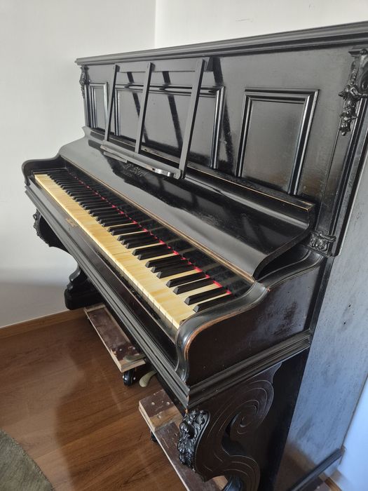 Piano Antigo com história