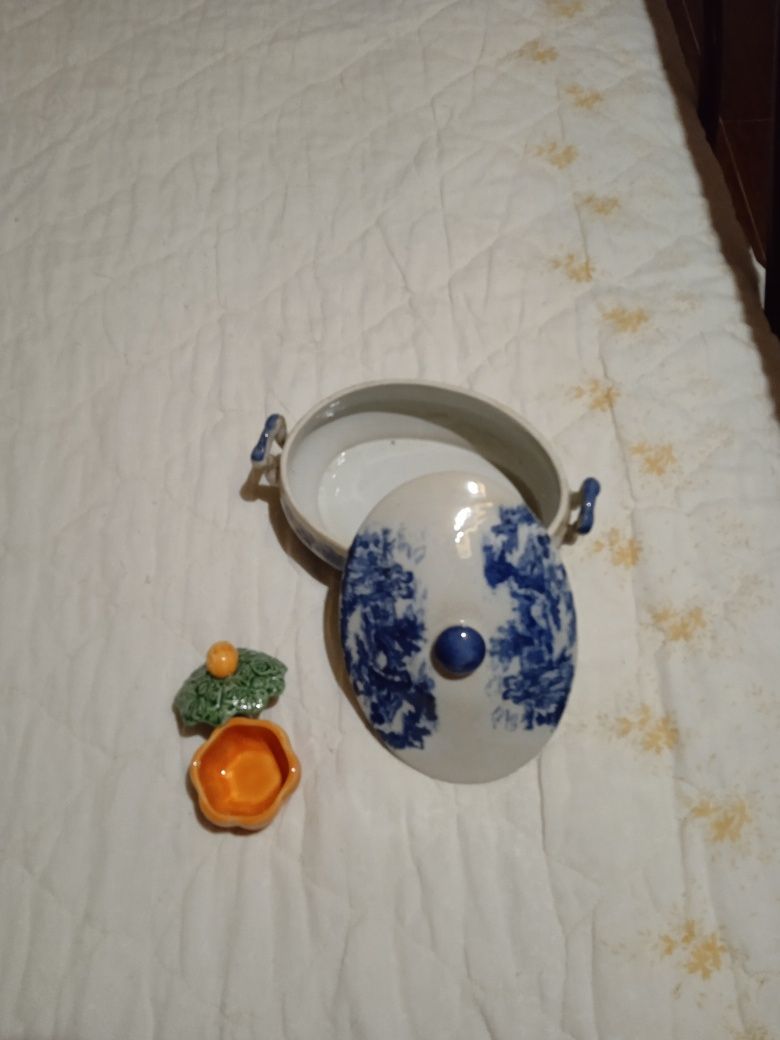 Terrina em porcelana antiga crackled + Acessório extra em miniatura
